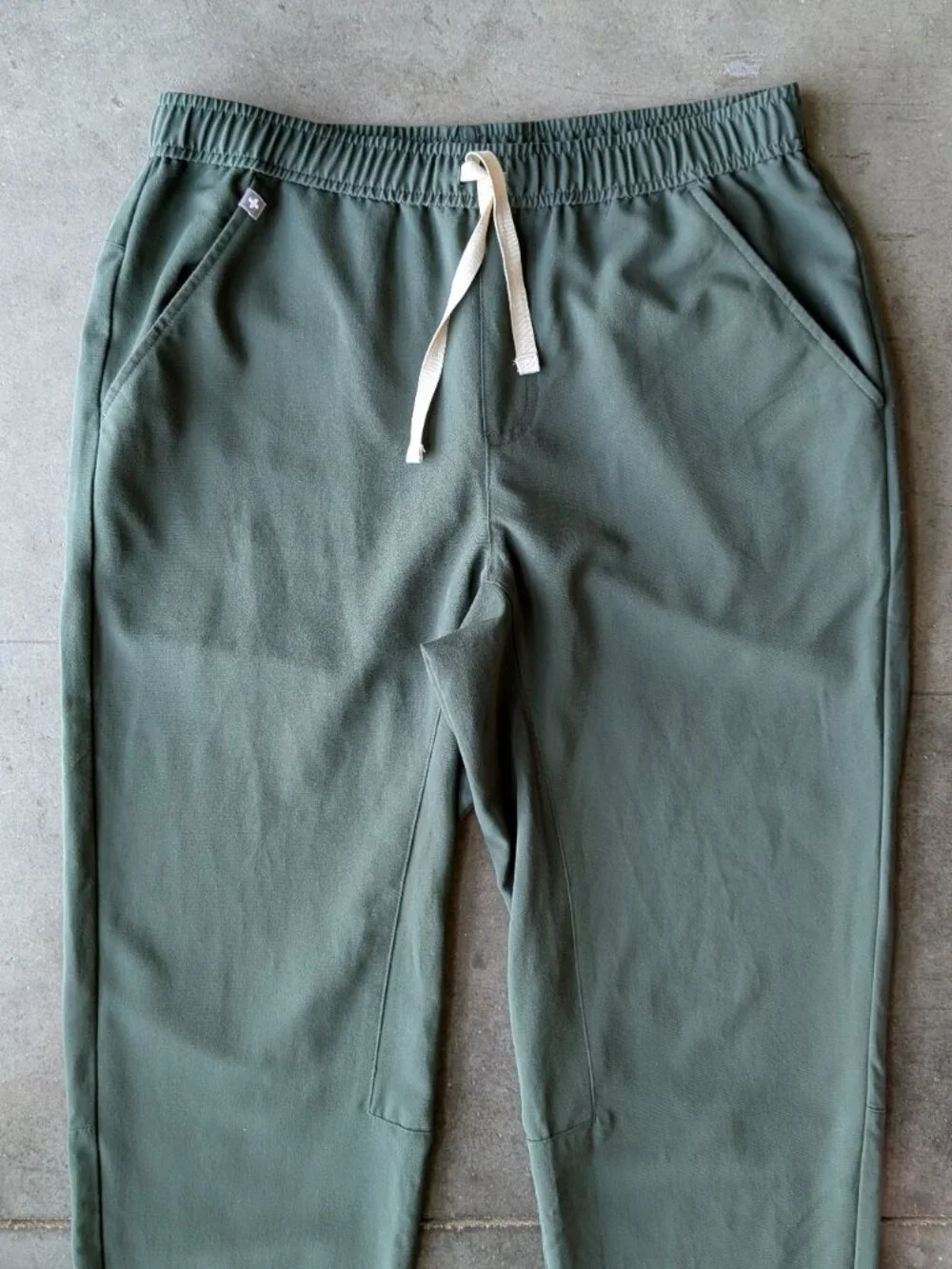Figs Men's Tansen Jogger Scrub Pant in Moss Green joggers medium tall